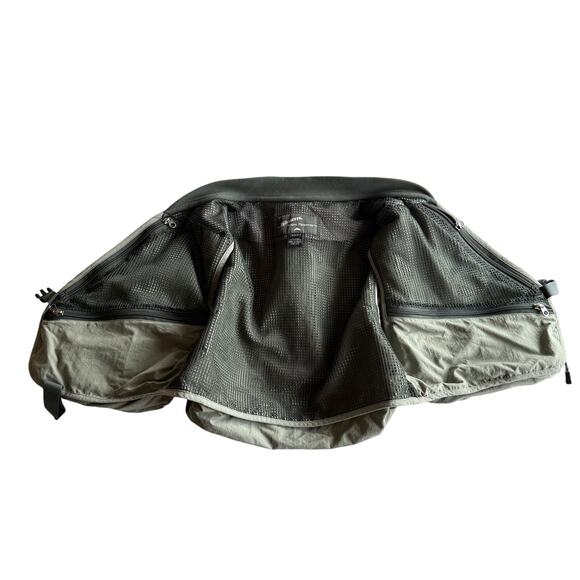 Simms VTG EUC Canada Made Guide Olive Nylon Mesh Vent Fly Fishing Vest XS / S - Picture 5 of 8